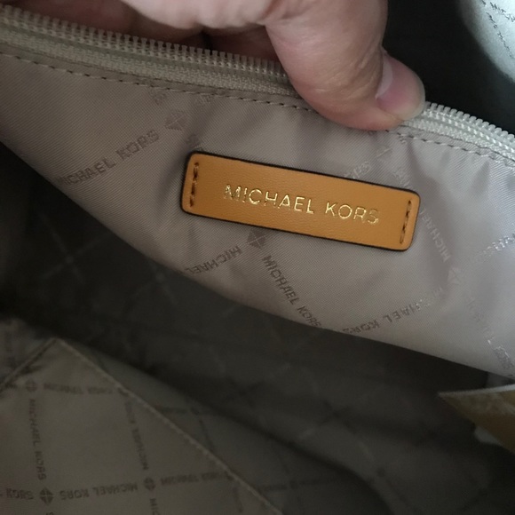 🌼Michael Kors Purse - Picture 10 of 11